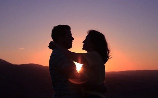 திருமணம் முடித்து வந்ததும் தம்பதிகள் செ ய் த செ யலால் உறவினர்கள் அ தி ர் ச்சியில் உ றை ந் த சம்பவம்!