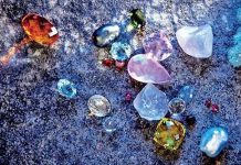 இலங்கையில் கண்டுபிடிக்கப்பட்ட பொக்கிஷம் : குவியல் குவியலாக இரத்தினக் கற்கள்!!