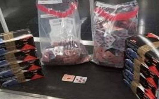 3200 வயகாரா மாத்திரையுடன் விமான நிலையத்தில் சிக்கிய நபர்; அவர் சொன்ன அதிர்ச்சி காரணம்!