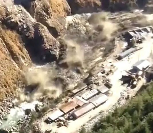 வெ ள் ளத்தில் சி.க்.கி 150 பே ர் ப.லி? அதிகரிக்கும் ப.த.ற்.றம்!!