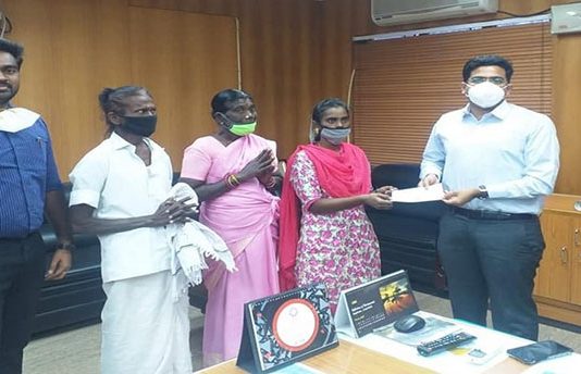 நாட்டுப்புற கலைஞர் தங்கராசுவுக்கு குடிசை மாற்று வாரியத்தில் வீடு; மகளுக்கு கலெக்டர் அலுவலகத்தில் பணி!- நெல்லை ஆட்சியர் காட்டிய அக்கறை!!