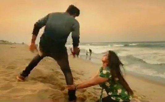 ரியோவின் காலை பிடித்துக் கெஞ்சும் ரம்யா! இணையத்தில் வைரலாகும் பரபரப்பான வீடியோ : ஷாக்கில் ரசிகர்கள்!!