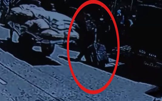 கொழும்பில் பயணப் பெட்டியிலிருந்து த.லையின்றி மீ.ட்கப்பட்ட இளம் யுவதியின் ச.டலம் : சிசிடிவி இல் வெளியான காட்சி!!