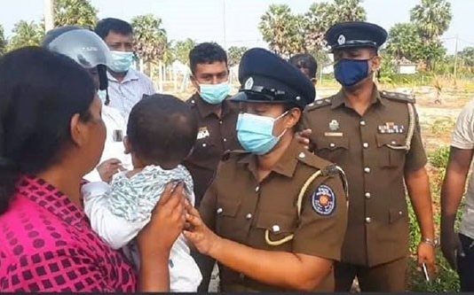 தா.யா.ல் கு.ழ.ந்.தை தா.க்.க.ப்.ப.ட்.ட.தை கா.ணொளியாக்கிய பெ.ண் உ.ள்ளிட்ட மூ.வர் கை.து!!