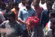 இயக்குனரின் இறுதி ஊர்வலத்தில் கதறி அழுத விஜய் சேதுபதி : கடும் சோகத்தில் ரசிகர்கள்..!!