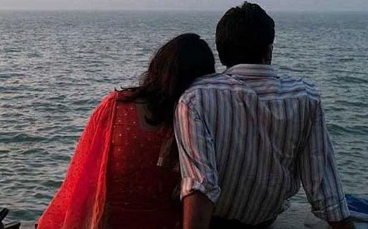 57 வயது பெ ண்ணுடன் 27 வயது இ ளைஞன் கா தல்! வி பரீதத்தில் முடிந்த தனிக்கு டி த்தனம்!!