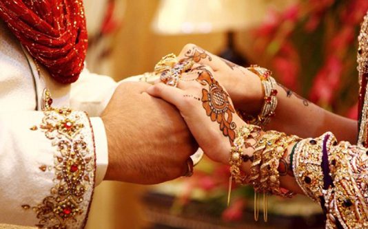 திருநங்கையை பெ ண் என ஏ மாற்றி திருமணம் செ ய்து வைத்த நண்பன்! கடும் கோ பத்தில் இ ளைஞர் செ ய்த வெ றிச்செயல்!!