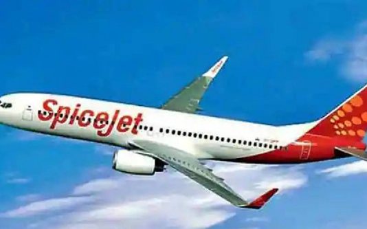 நடுவானில் விமானத்தின் அவரசகால கதவை திறக்க முயன்ற நபர்! அந்தரத்தில் நடந்த பரபரப்பு சம்பவம்!!