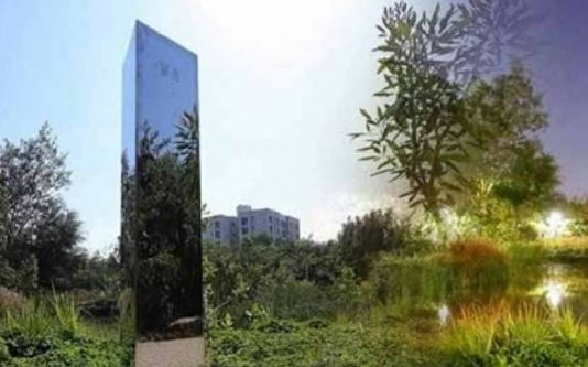 இந்தியாவில் மீண்டும் தோன்றி அ திர்ச்சியை ஏற்படுத்திய ம ர்ம உலோகத்தூண்!!