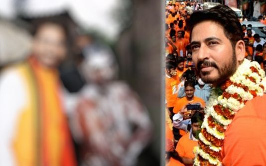 குளித்துக் கொண்டிருந்த நபரிடம் வாக்கு சேகரித்த ‘நட்சத்திர’ வேட்பாளர்! வைரலாகும் புகைப்படம்!!