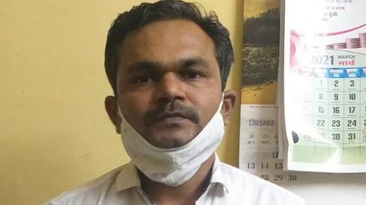 வீட்டை சுற்றி வளைத்த லஞ்ச ஒழிப்புத் துறை..! 20 லட்ச ரூபாயை இப்படியா செய்வது..? திக் திக் வீடியோ..!