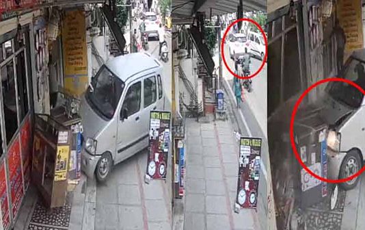 சாலையோர கடையில் கார் மோ தி வி பத்து : நே ர்ந்த வி பரீத காட்சி!!