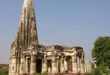 பாகிஸ்தானில் 100 ஆண்டு பழமையான இந்து ஆலயத்தில் நடந்த அ திர்ச்சியூட்டும் ச ம்பவம் !!