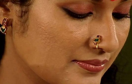 தடுப்பூசிக்கு தங்க மூக்குத்தி ..குஜராத்தில் நூதன அறிவிப்பு!!