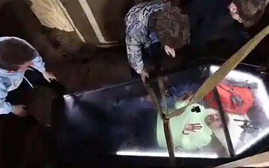 பு.தை.க்கப்பட்ட ச.வ.ப்பெட்டியில் 50 மணி நேரம் இருந்த 23 வயது இ.ளைஞர்… பின்பு நடந்தது என்ன?