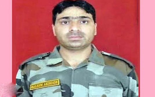 ம னைவி, கு ழந்தைகளை காண ஆசையாக வந்த ரா ணுவவீரர்…. கண்ணிமைக்கும் நேரத்தில் நேர்ந்த து யரம்!!