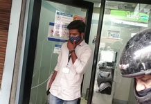 ஹெச்.டி.எப்.சி. ஏடிஎம் மையத்தில், பணம் நிரப்பியபோது வங்கி ஊழியர், பா.து.கா.வலரை து.ப்.பா.க்.கியால் சு.ட்.டு துணிகர கொ.ள்.ளை!!