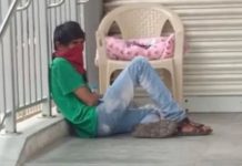 கொரோனா வார்டில் மனைவி : பிறந்து 5 நாள் குழந்தையுடன் வெளியில் காத்திருக்கும் கணவன் சோக சம்பவம்!!