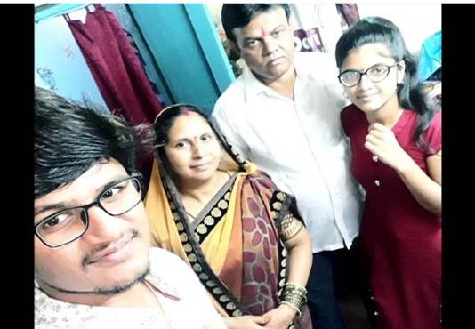வீட்டுக்கு வந்த போது தந்தை இ.றந்து கிடந்தார் : பெற்றோரை இழந்து சகோதரியுடன் அனாதையாக தவிக்கும் மகன்.. நேர்ந்த விபரீதம்!!