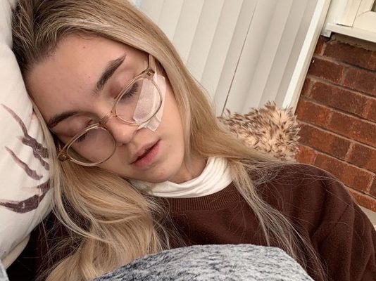 தினமும் 21 மணி நேர உறக்கம் : ஸ்தம்பித்துப் போன வயிறு : அவதிப்படும் இளம்பெண்னின் ப.ரிதாப நிலை!!