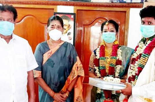 திருமணம் முடிந்த கையோடு புதுமணத் தம்பதி செய்த நெகிழ்ச்சி செயல் : குவியும் வாழ்த்துகள்!!