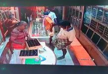 ஆர்டர் கொடுத்து வாங்கிய நகைகள் தரமற்றதாக இருந்ததாக பு.கா.ர்.. உறவினர்களுடன் வந்து நகைக்கடையை சூ.றை.யாடிய வ ழக்கறிஞர்!