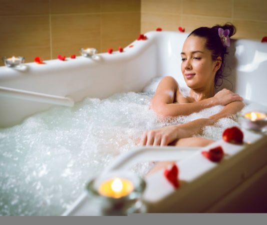 குளியல் தொட்டியில் இ.ள.ம் பெ.ண் ப.ரி.தாப ம.ரணம்: ஏற்பட்ட பரிதாபம்!!