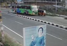 திடீரென குறுக்கே வந்த பைக்… ஆட்டோ மீது மோ.தி.ய பேருந்து.. CCTV காட்சிகள்!!