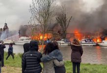 தேம்ஸ் நதி தீ.வி.ல் பாரிய தீ.வி.ப.த்து! – மீட்பு பணிகள் தீ.வி.ரம்!! திக் திக் காணொளி!!