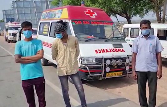 கொரோனா தொற்றால் பாதிக்கப்பட்டு அவசர சிகிச்சைக்காக வரும் நோயாளிகளை அனுமதிக்காத போலீசார்!!