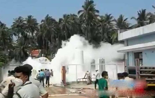 மருத்துவமனையில் ஆக்சிஜன் கசிந்து திடீர் விபத்து! திகிலூட்டும் காட்சி!!