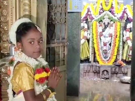 சாமிக்கு சிறுமியுடன் திருமணம்: கோவில் திருவிழாவில் நடந்த வினோதம்!