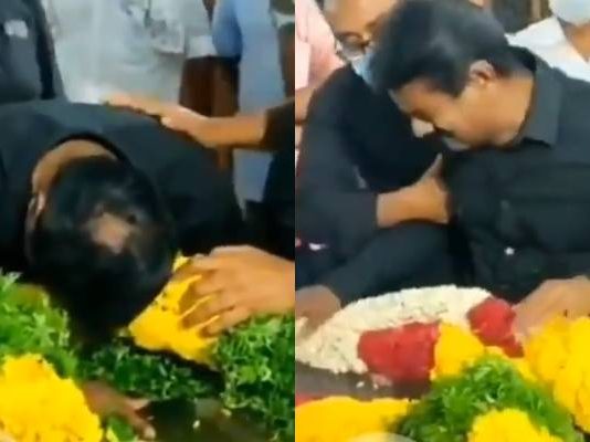 செந்தமிழன் உ.ட.ல் மீது த.லை.யை சாய்த்து குலுங்கி குலுங்கி அ.ழு.த மகன் சீமான்! காண்போர் கண்களை குளமாக்கும் வீடியோ!!