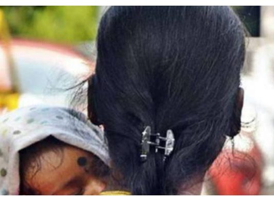 2 ஆண்டுகளுக்கு முன் காணமல் போன சிறுமியை கைக்குழந்தையுடன் பார்த்த பெற்றோர்! அதிர்ச்சி சம்பவத்தின் உண்மை பின்னணி!!
