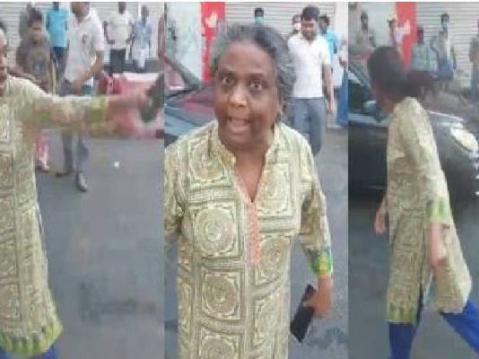 மவனே உன் யூனிஃபார்ம கழற்றிடுவேன்.. போலீசாரை அ.ல.றவிட்ட பெண்! வைரல் வீடியோ!!