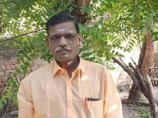வீட்டு வாசலில் இ.ர.த்த வெள்ளத்தில் கிடந்த மனைவி! கணவன் செய்த கொ.டூ.ர செயல்!!