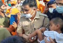 130 அடி போர்வெல் குழியில் சிறுவனை உயிருடன் மீட்ட தமிழகத்து காக்கி சிங்கம்..! திகிலூட்டும் காட்சி!!