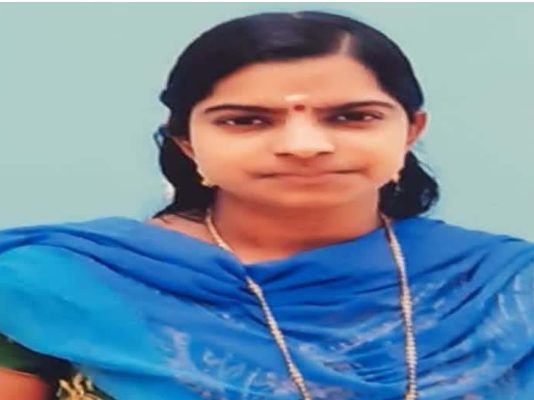 மாடியில் முருங்கைக்காய் பறிக்கச் சென்ற பெண்… அரங்கேறிய சோகம்!!
