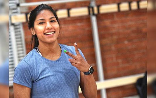 அறையில் உட்கார்ந்து தேம்பி தேம்பி அழுத பவானி தேவி : அம்மா சொன்ன உருகவைக்கும் தகவல்கள்!!