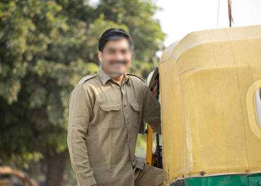 மனைவியுடன் பேசிய ஆட்டோ ஓட்டுநருக்கு நேர்ந்த ப.ய.ங்.கரம்!!