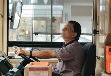 பேருந்தில் நடந்த கைகலப்பு… சமாதானம் செய்ய சென்ற சாரதிக்கு நேர்ந்த கதி!!