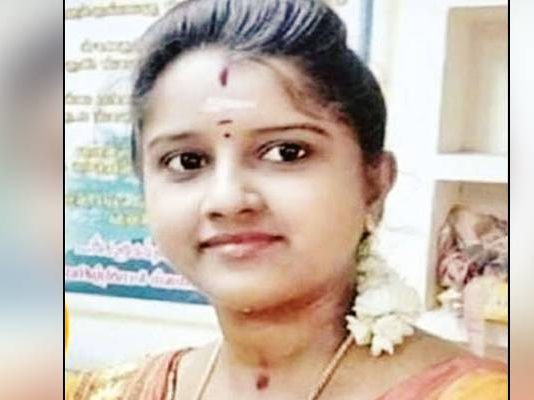 இ.ளம் ம.னை.வி திடீர் த.ற்.கொ.லை! உ.ள்.ளாடையில் மறைத்து வைத்திருந்த கடிதத்தில் தெரியவந்த உண்மை!!