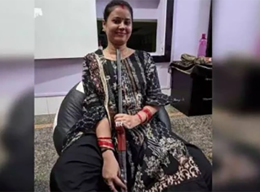 து.ப்.பாக்கி முனையில் செல்ஃபி எடுத்த புதுமணப்பெண்: சிறிது நேரத்தில் நேர்ந்த சோகம்!