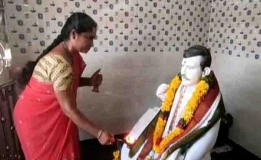 கணவனுக்கு கோவில் கட்டி பூஜை செய்து வரும் மனைவி: நெகிழ்ச்சி சம்பவம்!!
