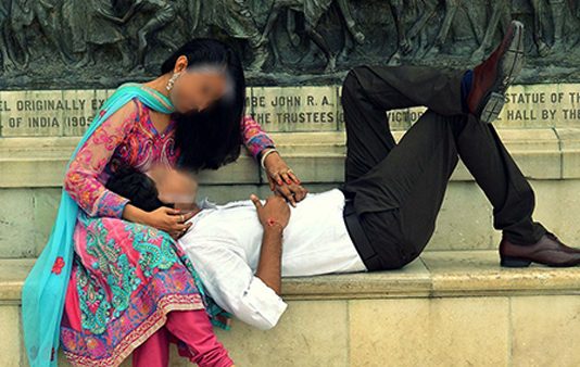 வருங்கால கணவருடன் தனிமையில் இருந்த இளம்பெண்: சிறிது நேரத்தில் நேர்ந்த துயரம்!!