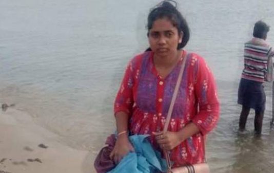 காதலனுக்காக விமானத்தில் பறந்து வந்த 20 வயது இலங்கை தமிழ்ப்பெண்: பாஸ்போர்டை ப.றி.முதல் செ.ய்து கை.து செ.ய்.த பொ.லிஸ்!! காரணம் இதுதான்..!