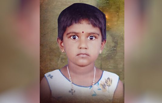 அணிந்திருந்த ஆடையே குழந்தைக்கு எமனான சோகம் : பெற்றோர்களுக்கு எச்சரிக்கை செய்தி!!