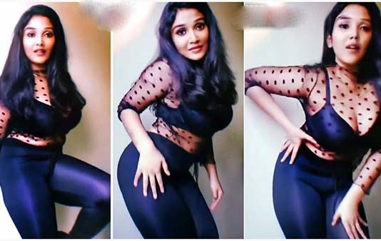 பாழடைஞ்ச பாத்ரூமில் படு கவர்ச்சியான போட்டோஷூட் : அனிகா லேட்டஸ்ட் கிளாமர் புகைப்படங்கள்!!