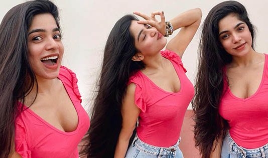 கட்டுக்கடங்காத கவர்ச்சி கன்னி திவ்யபாரதியின் செக்ஸி போட்டோஸ்!!