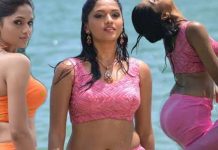 பிகினி உடையில் குளியல் போட்ட சுனைனா : செம கிளாமர் வீடியோ!!